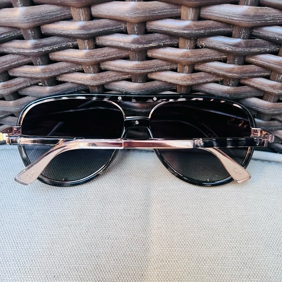 QuayAustralia High Profile Sunglasses - Picture 11 of 11